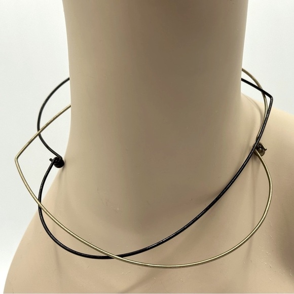 Metal Heart Choker‎ Necklace in Antique Gold - Picture 2 of 3